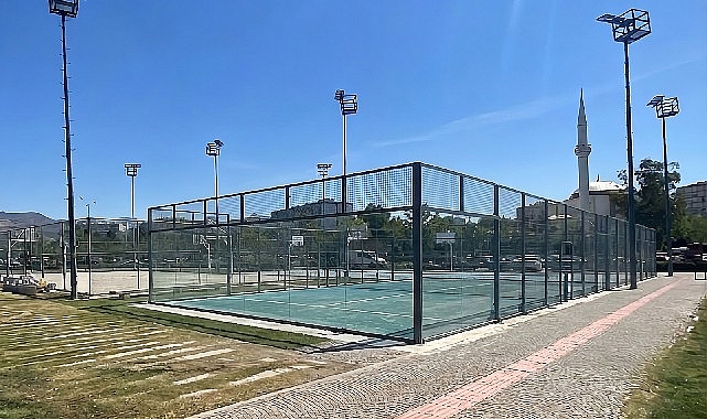 Bostanlı Sahili'nde Yeni Padel Kortları Yapılıyor!