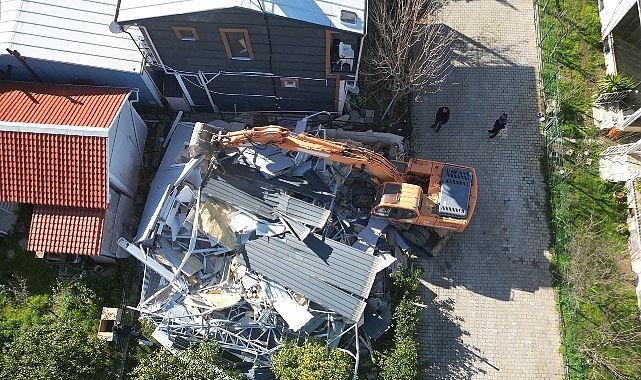 Seferihisar'da Kaçak Yapılar İçin Yıkım Başladı