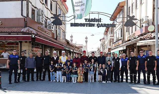 Zabıta Haftası'nda Esnafa Gül Takdimi Yapıldı