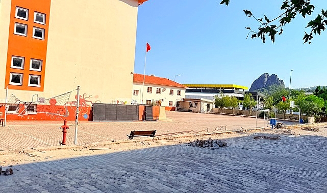 Kuzdere Ortaokulu'nda Bahçe Tadilatı Başladı!