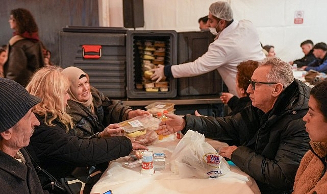 Maltepe'de Kadir Gecesi İftar Sofrası Kuruldu