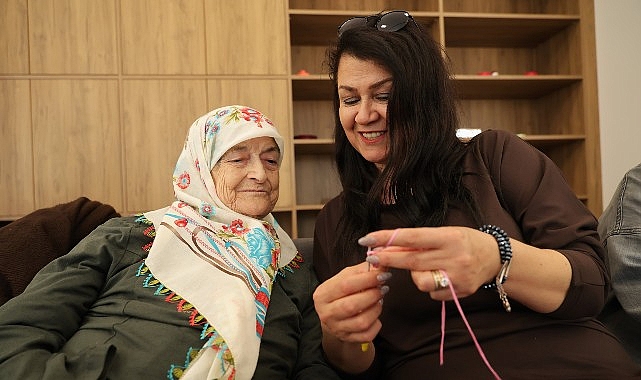 Huzurevi Sakinlerine Keyifli Ziyaret ve Örgü Etkinliği